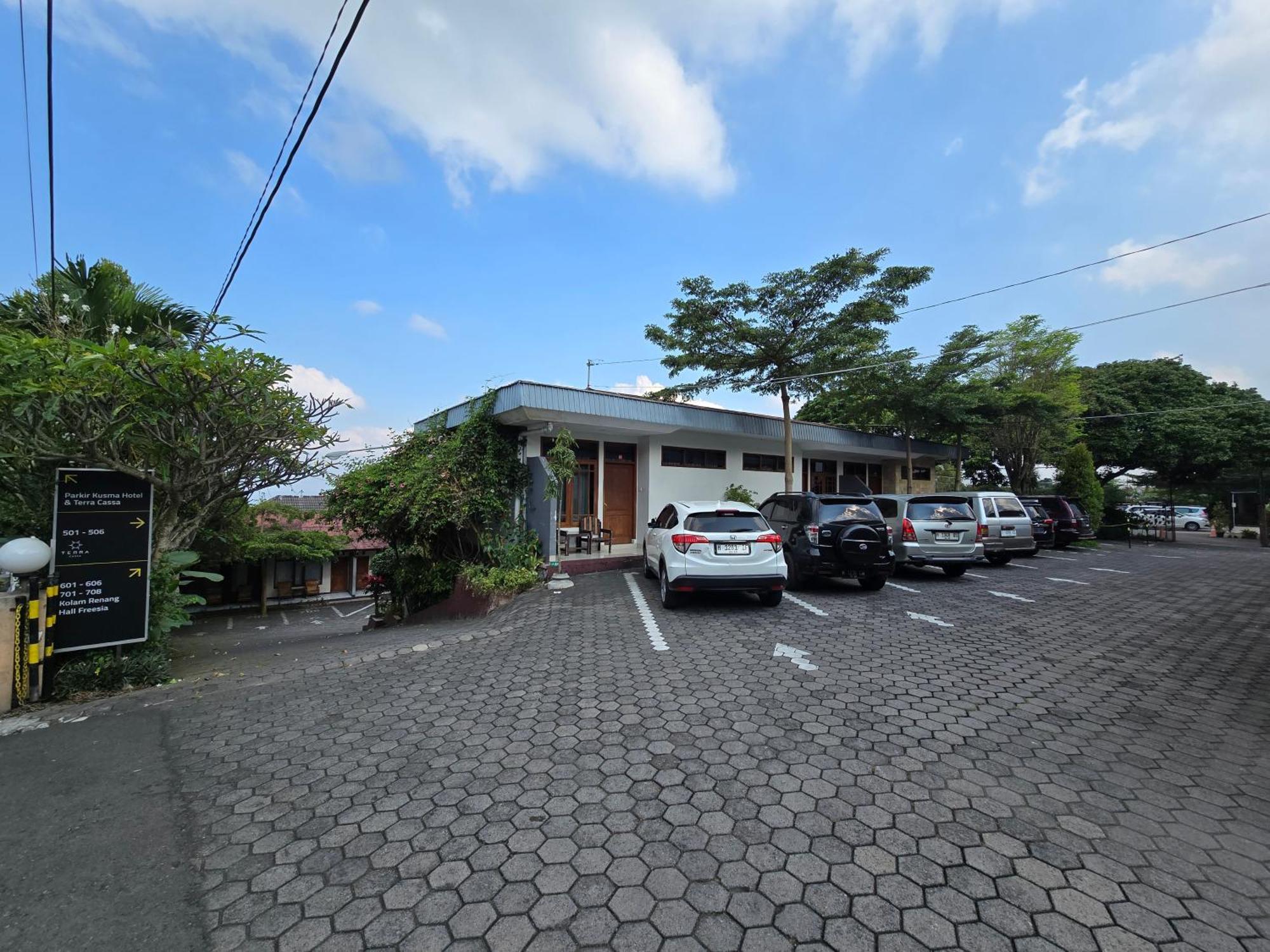 Kusma Hotel Bandungan Semarang Exteriör bild